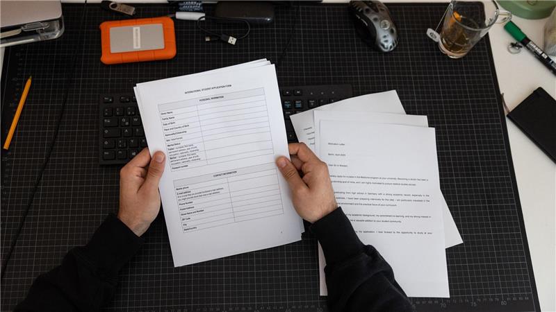 BGH: Vermittlerhonorar nur fällig bei Aufnahme des Studiums Agenturen helfen bei der Studienbewerbung im Ausland. (Symbolbild)