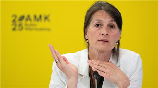 Agrarministerin Miriam Staudte (Grüne) will mit einem Förderprogramm Einsteiger in die Landwirtschaft fördern. (Archivbild)