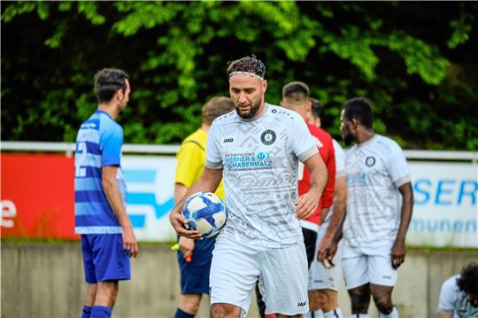 Ahmed-Jamal Omeirat erzielt am Mittwoch den neben einem Eigentor einzigen Treffer für eine Mannschaft aus dem Landkreis Goslar. Aber auch der reicht nicht für einen Punktgewinn, dennoch ist Oker nur noch rechnerisch abstiegsgefährdet. Foto: Drechsler