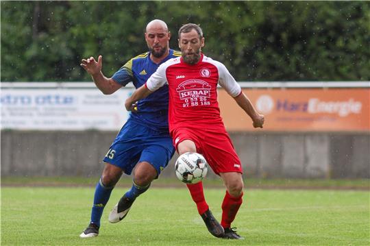 Ahmed Omeirat (li.) gehört zu den besten Stürmer deutschlandweit in der 7. Liga. Foto: Gietemann
