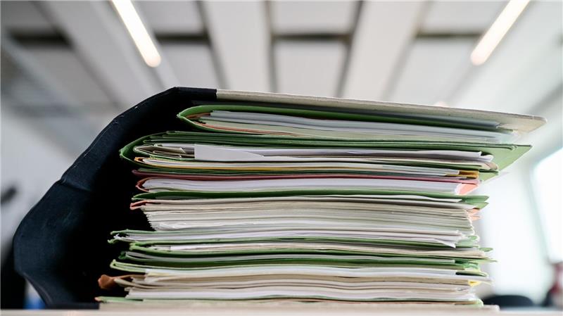 Akten in einem Finanzamt: So wirklich digital ist das noch nicht.
