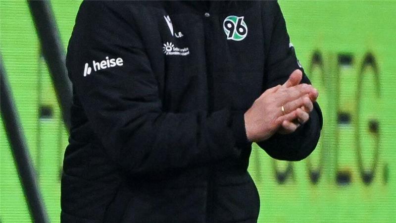 Breitenreiter jubelt beim Comeback als Hannover-Coach Aktiv am Spielfeldrand: Hannovers neuer Coach André Breitenreiter.
