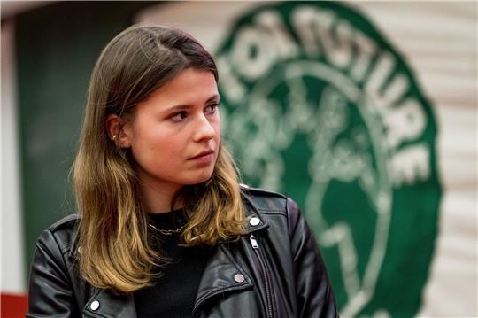 Aktivistin Luisa Neubauer bei einer Podiumsdiskussion von Fridays for Future in Berlin
