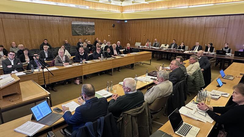 Harzburgs Bürgermeister ist jetzt Rentner – aber was bedeutet das? Aktuell hat der Rat 34 Sitze. Soll das so bleiben? Und wie lange ist Ralf Abrahms noch Bürgermeister?