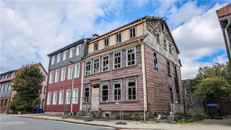 Aktuell ist die Brandruine noch immer abgesperrt.