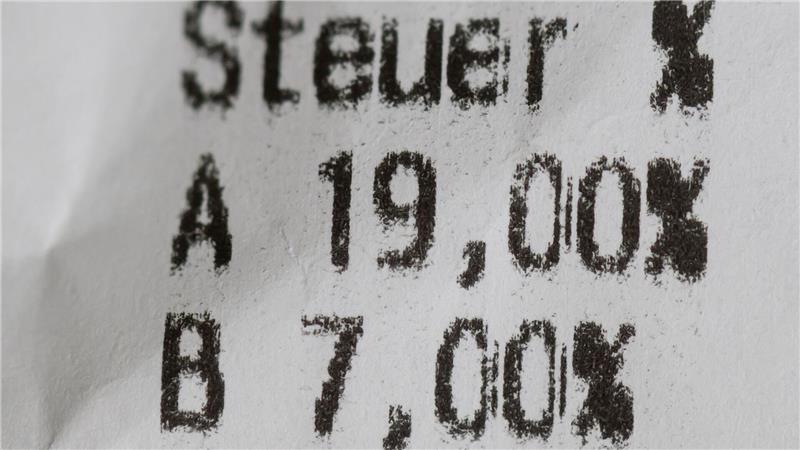 Aktuell liegt die Mehrwertsteuer für die meisten Produkte bei 19 Prozent. (Archivbild)