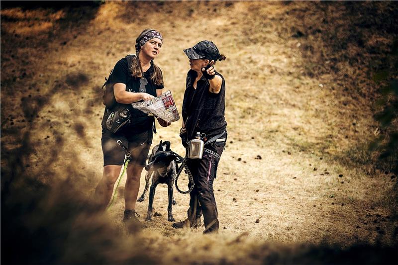 Letzte Vorbereitungen für Survival-Abenteuer mit Hund Aktuell wird „The Game“ im Oberharz vorbereitet. Foto: Van Luettjen Photographie