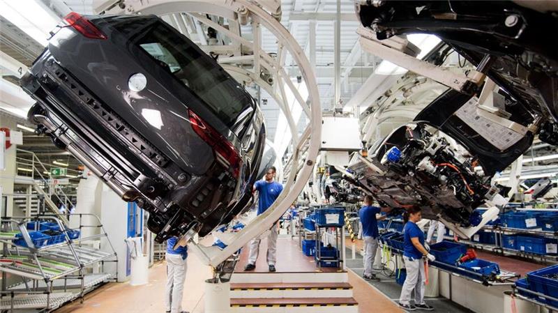 Kreise: VW prüft Verlagerung von Golf-Produktion nach Mexiko Aktuell wird der Golf für den weltweiten Markt nur am Konzernsitz in Niedersachsen hergestellt. (Archivbild)