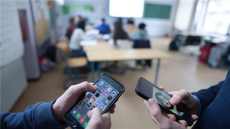 Bildungsminister wollen kritischen Umgang mit Social Media Aktuell wird in Deutschland auch über Altersgrenzen für soziale Medien diskutiert. (Symbolbild)