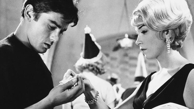 Alain Delon am Set des Films „Der gelbe Rolls-Royce“ mit Schauspielerin Shirley MacLaine (Foto - Archiv)