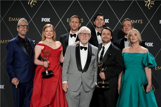 Alan Ruck (l-r), Sarah Snook, Alexander Skarsgard, Brian Cox, Nicholas Braun, Kieran Culkin, Matthew Macfayden und J. Smith-Cameron wurden für «Succession» ausgezeichnet.