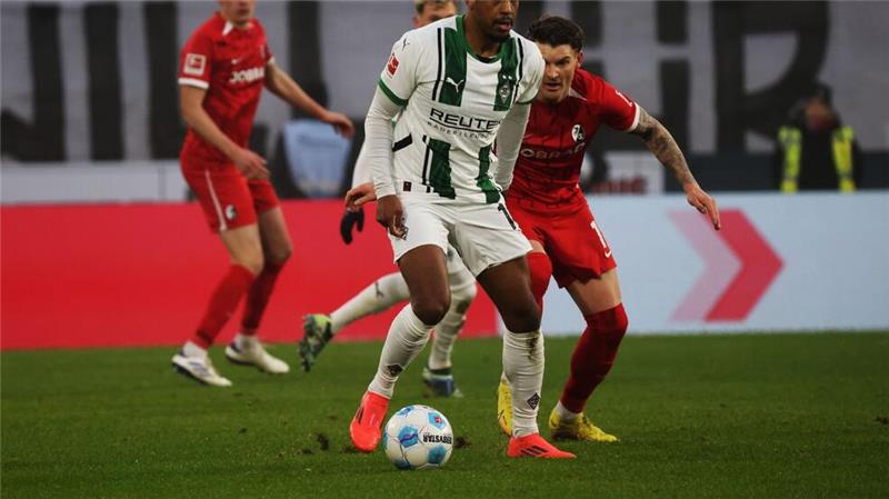 Doppelpack Höler: Gladbach verliert mal wieder in Freiburg Alassane Plea hatte in der ersten Halbzeit die Gladbacher Führung auf dem Fuß.