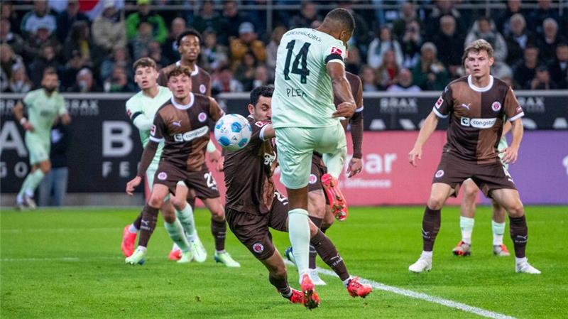Gladbacher Lauf geht weiter: Borussia springt auf Rang sechs Alassane Plea schoss die Gladbacher Führung