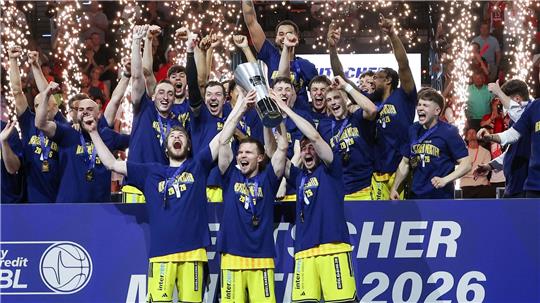 Alba Berlin feiert den großen Meister-Coup in München.