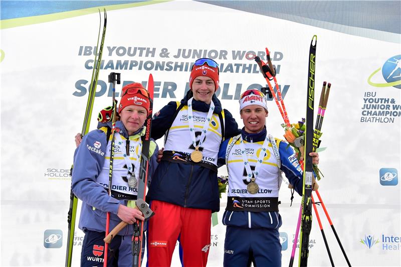 Engelmann-Feier, Trainer-B-Lizenz und ein Eigentor Albert Engelmann (li.), hier mit der Silbermedaille nach der Verfolgung, sorgt derzeit bei den Jugend-Weltmeisterschaften in Soldier Hollow für Aufsehen. Der WSV Clausthal-Zellerfeld denkt nun sogar über eine Feier für ihn nach. Foto: Reichert/IBU