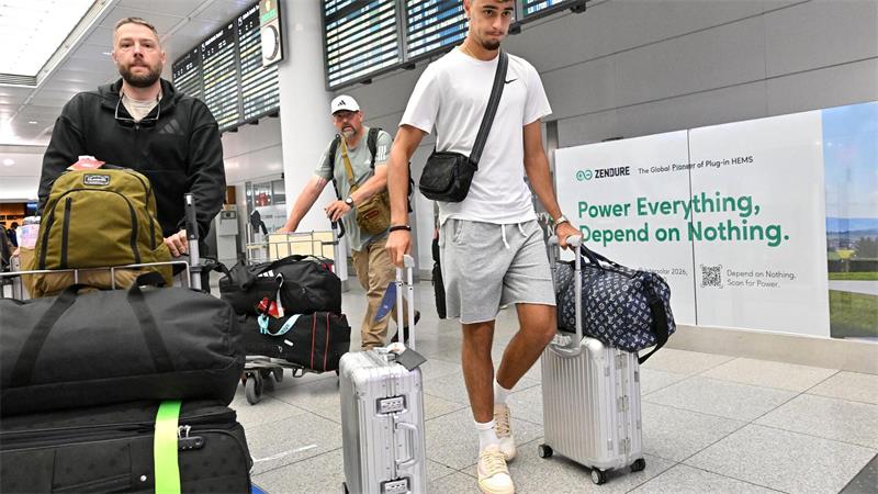 Aleksandar Pavlovic bei seiner Ankunft am Flughafen in München.