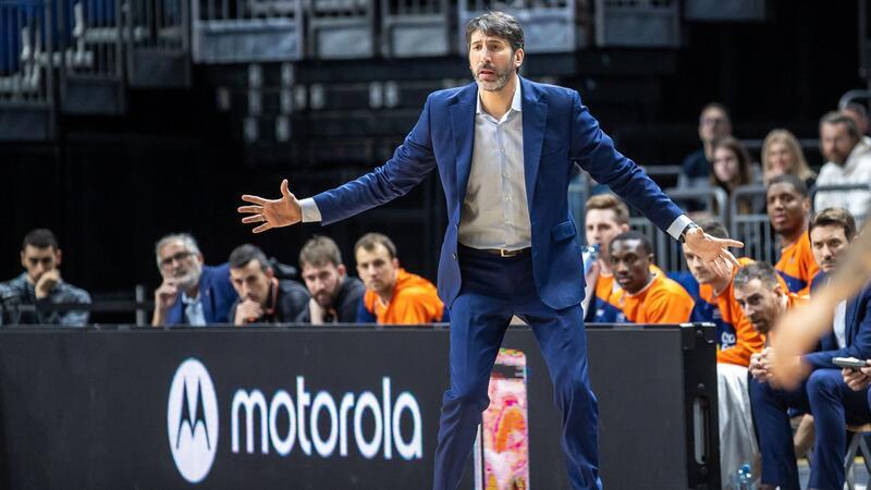 Mumbrú wer? Spanier soll Basketball-Bundestrainer werden Álex Mumbrú: Bald als Bundestrainer an der Seitenline?