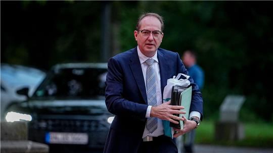 Alexander Dobrindt setzt auf eine Verschärfung der Asylpolitik. (Archivbild)