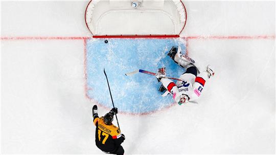 Alexander Karachun brachte die deutsche Eishockey-Nationalmannschaft zum Vorrunden-Abschluss in Führung.