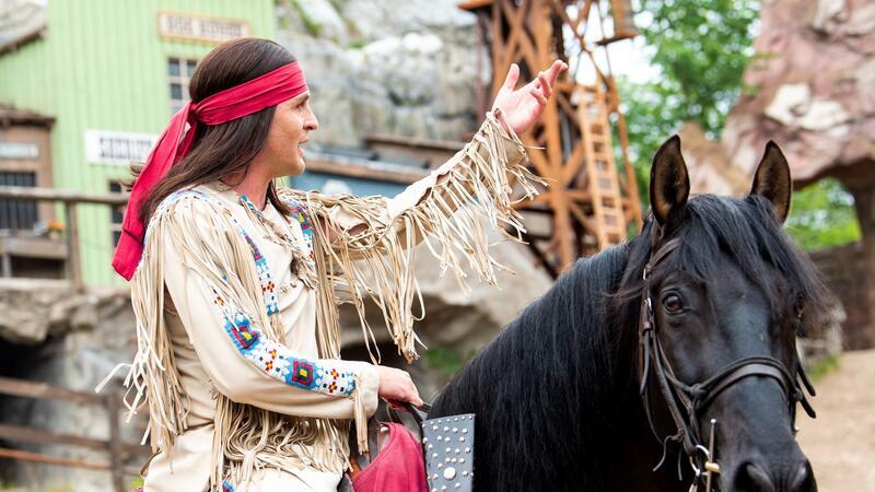 Alexander Klaws reitet als Winnetou über die Freilichtbühne in Bad Segeberg.