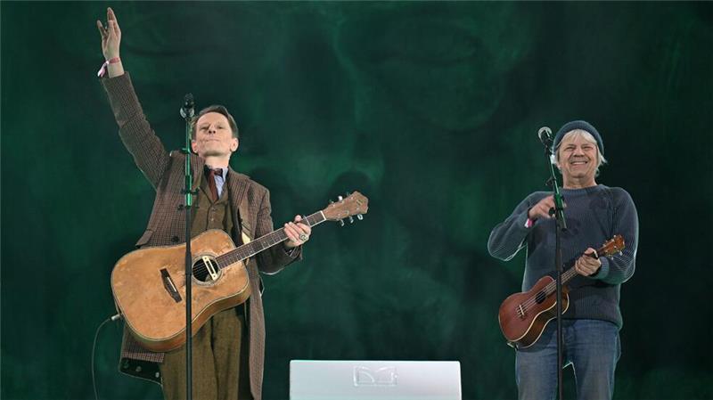 Marx, Munch und viele Macher: Chemnitz ist Kulturhauptstadt Alexander Scheer und Andreas Dresen treten bei der Eröffnungsshow von Chemnitz als Europäische Kulturhauptstadt auf.