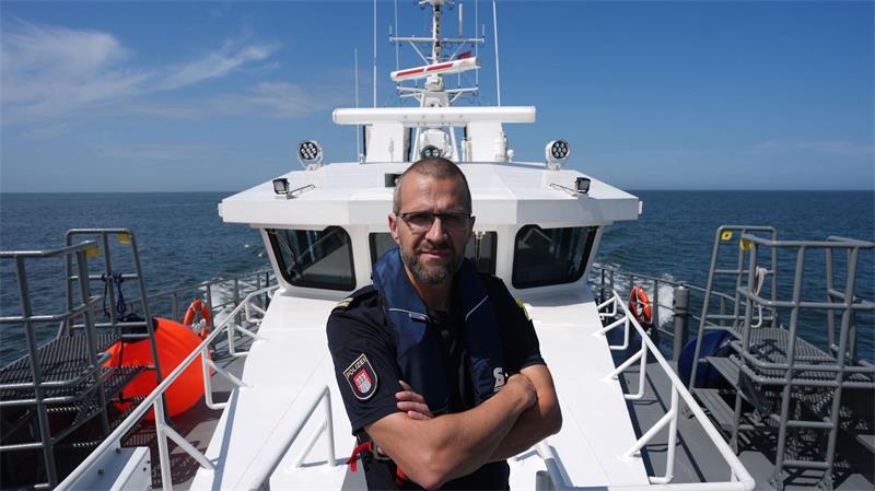 Hamburgs langer Arm bis in die Nordsee Alexander Wiegleb kam über die Bundesmarine zur Seefahrt. (Archivbild)