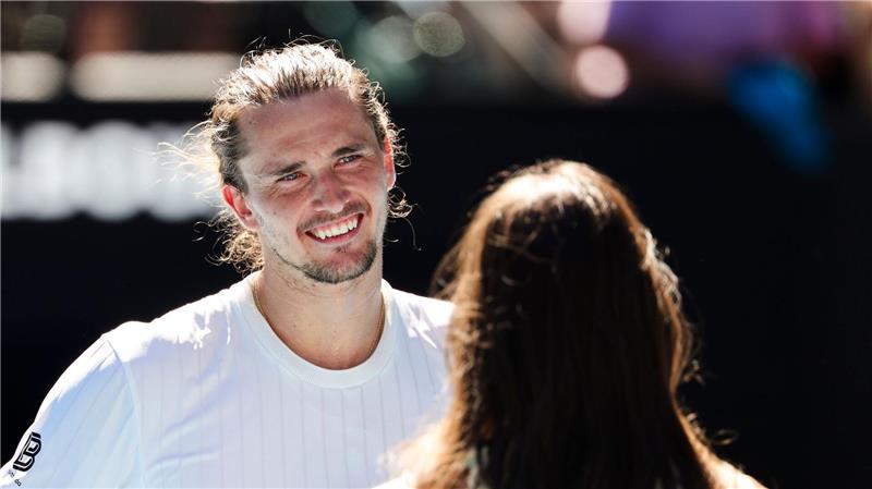 Alexander Zverev beim Interview mit Andrea Petkovic nach seinem Erstrundensieg in Melbourne.