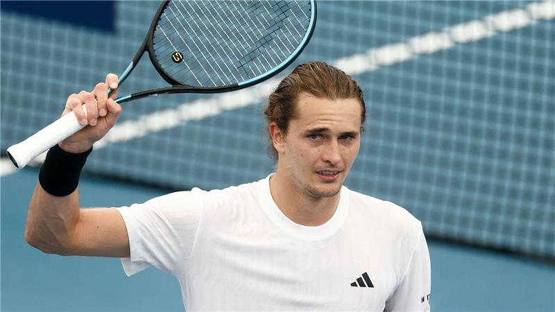 Alexander Zverev bejubelt seinen ersten Sieg im neuen Tennis-Jahr.