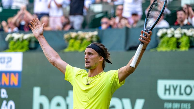 Becker nach Zwist mit Zverev: „Bin auf seiner Seite“ Alexander Zverev erreichte vor Wimbledon das Endspiel in Stuttgart und das Halbfinale von Halle.