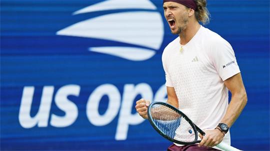 Alexander Zverev feiert seinen Finaleinzug.