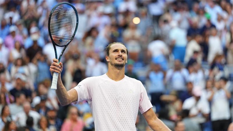 Alexander Zverev feiert seinen Sieg im Halbfinale der US Open in New York.