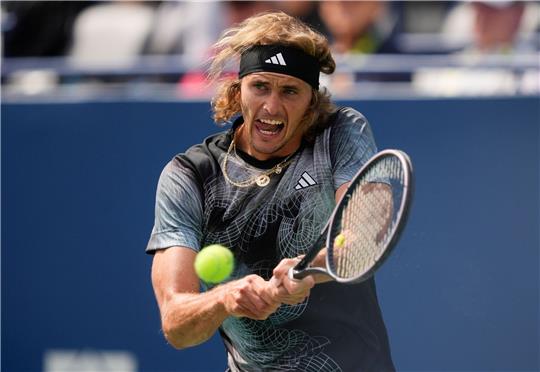 Alexander Zverev konnte sich in drei Sätzen gegen Daniil Medwedew durchsetzen.