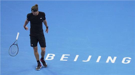 Alexander Zverev ließ seinen Frust am Schläger aus.