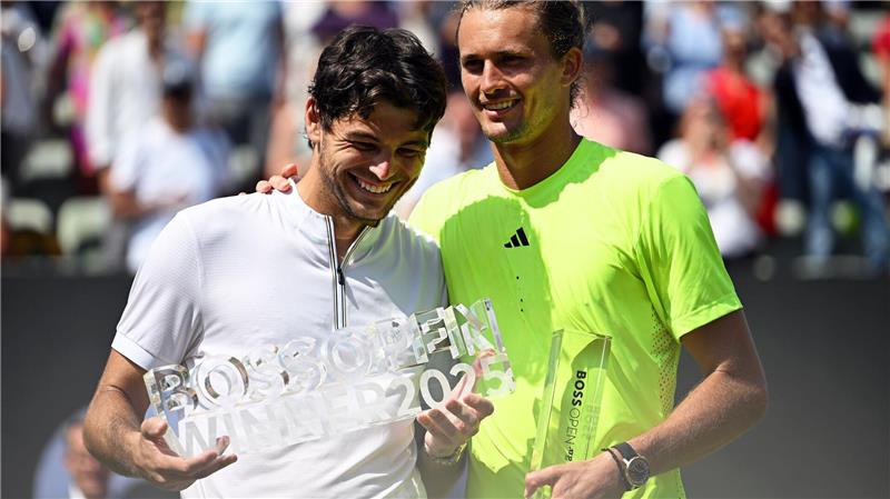 Tennis-Märchen: Zverev und Maria in Wimbledon-Form Alexander Zverev (r) ließ sich nicht die Laune verderben.