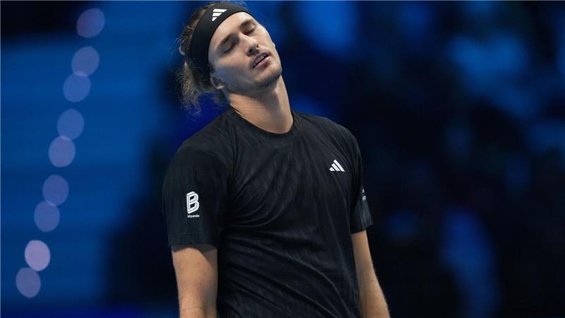 Alexander Zverev reagiert im Spiel gegen Felix Auger-Aliassime in Turin.