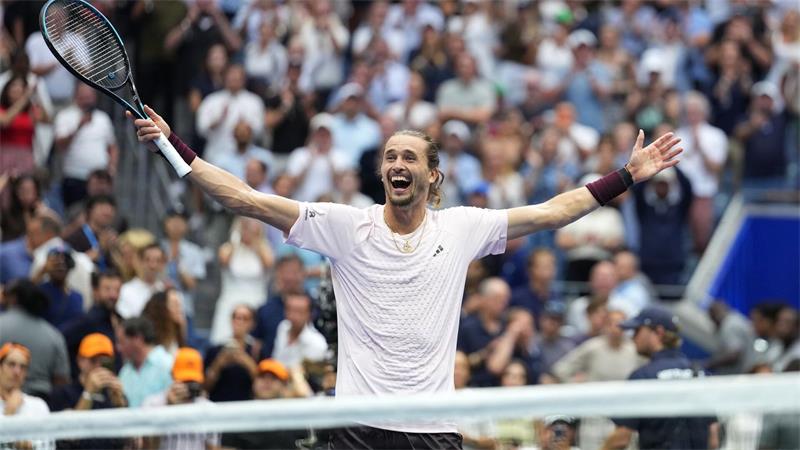 Alexander Zverev realisiert seinen Triumph erst mit Verzögerung.