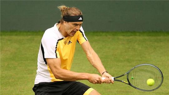 Alexander Zverev setzte sich in drei Sätzen gegen Oscar Otte durch.