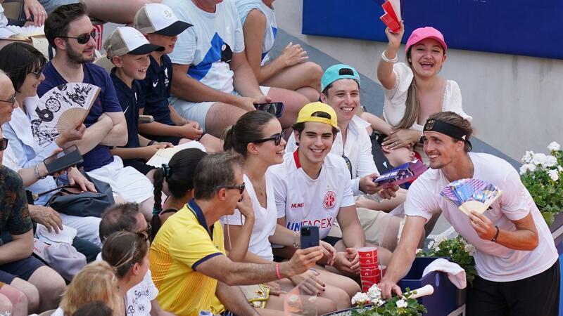 Nächstes Zverev-Drama: Gold-Traum endet angeschlagen Alexander Zverev spielte sein Viertelfinale bei erneut schwülen Temperaturen in Paris.