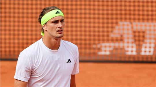 Alexander Zverev steht in Hamburg im Achtelfinale.