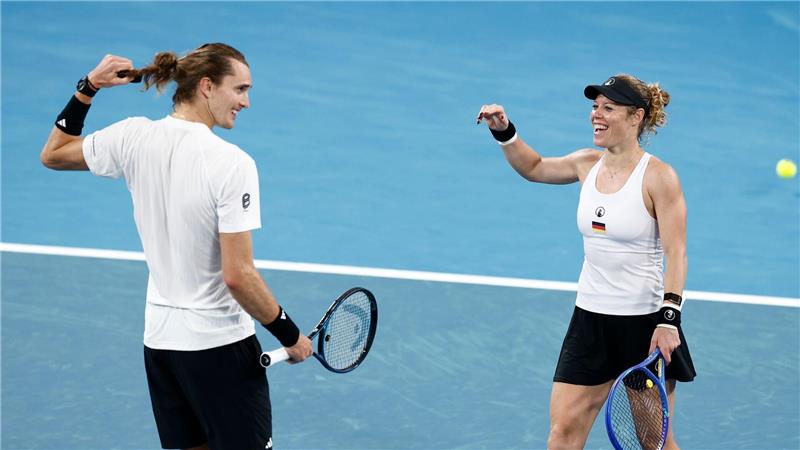 Alexander Zverev und Laura Siegemund feiern den Sieg zum Auftakt beim United Cup.