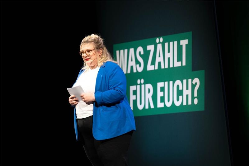 Bremer Grünen-Kandidatin fordert Investitionen in Häfen Alexandra Werwath, Spitzenkandidatin der Bremer Grünen zur Europawahl, spricht bei einem Wahlkampftermin vor der Europawahl vom Grünen-Landesverband Bremen.