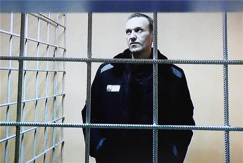 Urteil gegen Kremlgegner Nawalny: 19 Jahre Straflagerhaft Alexej Nawalny, Oppositionspolitiker aus Russland, ist während einer Gerichtsverhandlung per Video aus einem Gefängnis zugeschaltet.