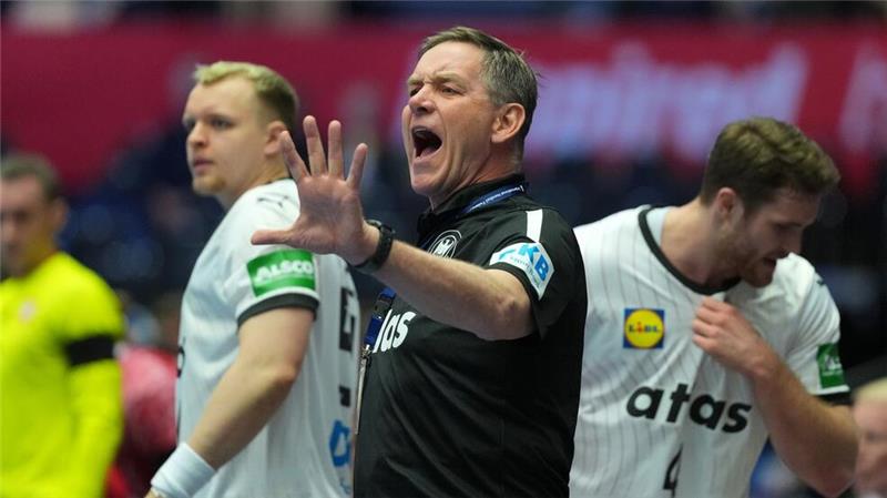 Sorgen um Knorr: Handballer mit Arbeitssieg gegen Polen Alfred Gislason war mit dem DHB-Auftritt in der ersten Halbzeit unzufrieden.