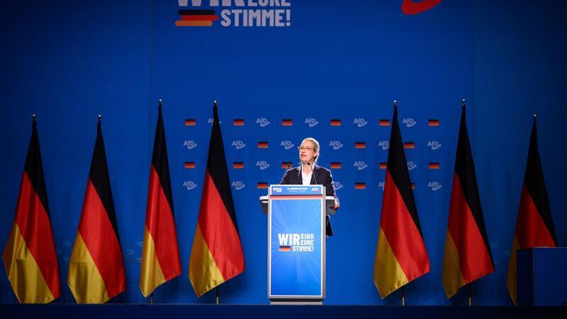 Alice Weidel spricht beim Bundesparteitag der AfD in der Grugahalle in Essen.