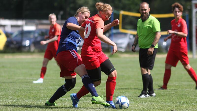 Harlingerode und Groß Döhren sind weiter Alicja Daria Golla (M.) und der FC Groß Döhren fegen Staffelkontrahent FSG Schwülper-Vordorf-Adenbüttel/Rethen gleich mit 10:1 vom Platz.