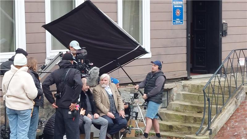 Aljoscha Stadelmann alias Frank Kops dreht wieder in „seinem“ Polizeigebäude in der Breiten Straße den Harten Brocken.