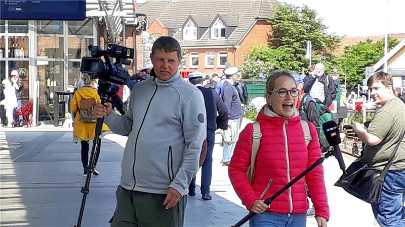 Alle Welt stürzt sich beim Thema 9-Euro-Ticket auf Sylt – die Medien versuchen, die passenden Bilder und O-Töne auf dem Bahnsteig in Westerland einzusammeln.