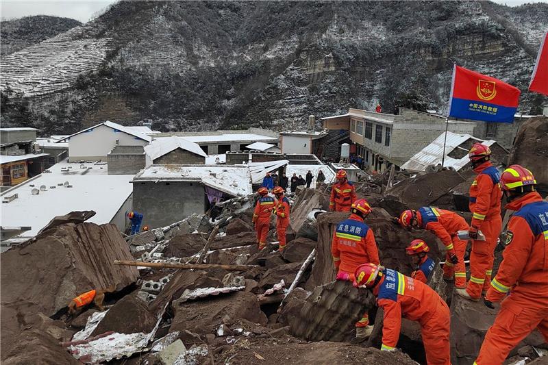 Erdrutsch in China - Zahl der Toten steigt Alle verschütteten Häuser sind an einem steilen Hang gebaut gewesen.