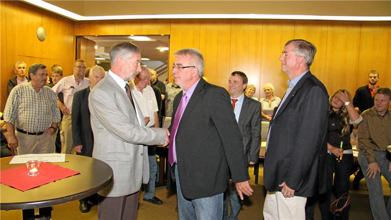 Alle wissen 2011, dass es schwierig wird, gegen Amtsinhaber Ralf Abrahms (l.) die Bürgermeisterwahl zu gewinnen. Dennoch treten Dr. Christian Frees, Rainer Warnecke und Michael Riesen (v.r.) selbstbewusst gegen ihn an – und gehen mit Pauken und Trompeten baden. 63 Prozent der Harzburger wollen „Charly“ Abrahms behalten.