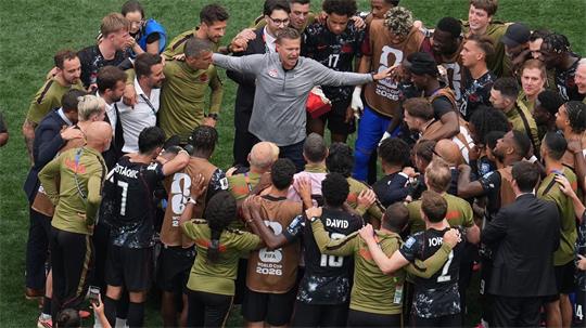 Alle zusammen: Kanada steht erstmals in seiner Geschichte im WM-Achtelfinale.